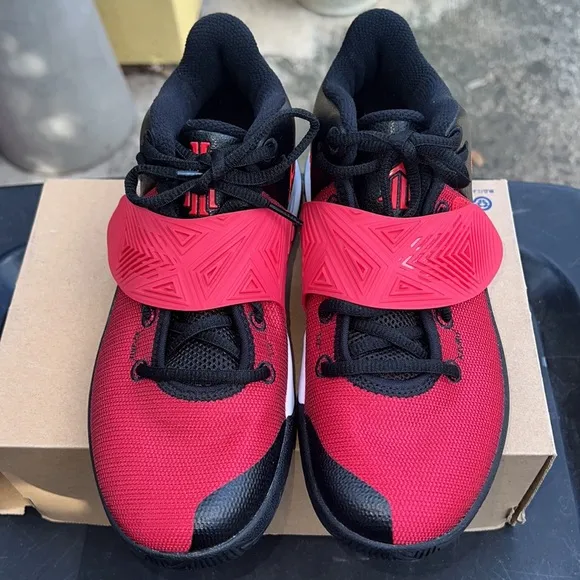 Nike boys Kyrie Flytrap 3 Black Red (GS) Sz 7Y