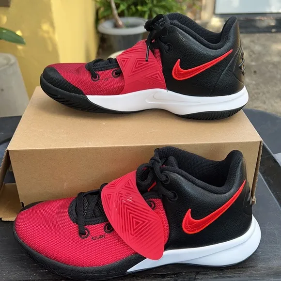Nike boys Kyrie Flytrap 3 Black Red (GS) Sz 7Y