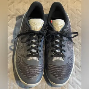 Nike Kobe Bryant shoes youth size 6.5 EUC‎ black/gray