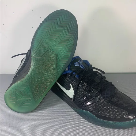 Nike Kobe Mentality Dominate Basketball Black Blue Shoes 705387-005 size 7Y