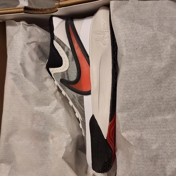 Nike Kyrie 6 Basketball Shoes Box