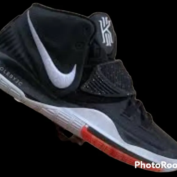 NIKE Kyrie 6 basketball shoes size 7 Y