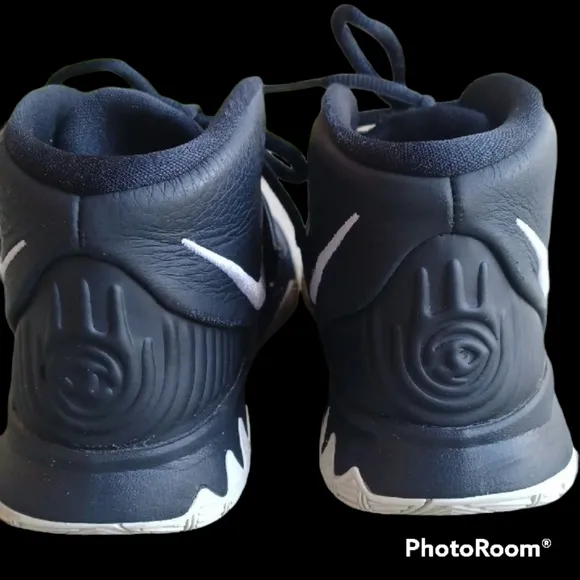 NIKE Kyrie 6 basketball shoes size 7 Y