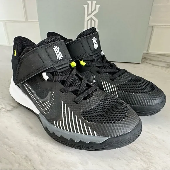 Nike Kyrie Flytrap shoes in black/white anthracite, size 1.5y