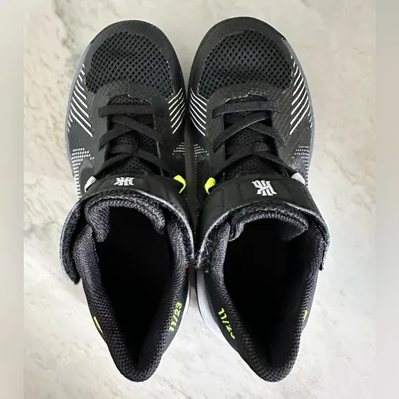 Nike Kyrie Flytrap shoes in black/white anthracite, size 1.5y