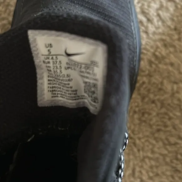 Nike Kyrie Flytrap Size 5 Black White Basketball Shoes