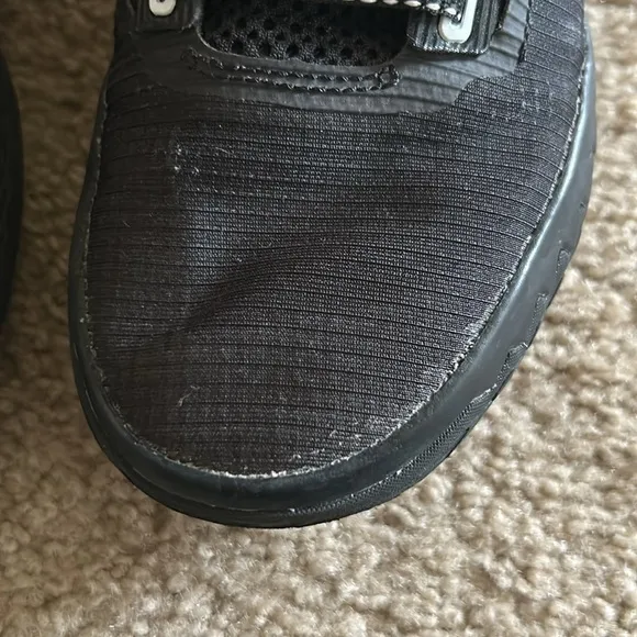 Nike Kyrie Flytrap Size 5 Black White Basketball Shoes