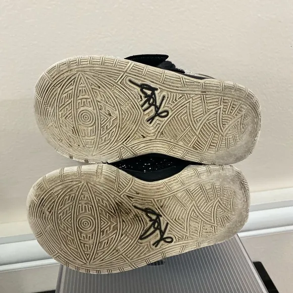 Nike kyrie shoes baby