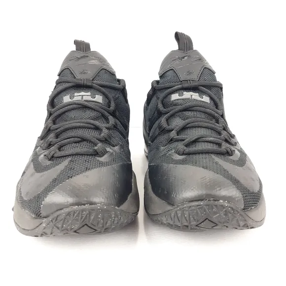 NIKE LEBRON 13 LOW BASKETBALL SHOES