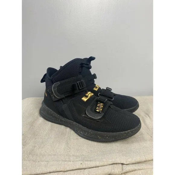 Nike Lebron James Soldier XIII Black Basketball Shoes Youth Boys 8