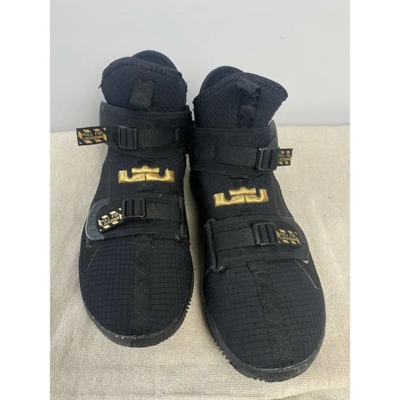 Nike Lebron James Soldier XIII Black Basketball Shoes Youth Boys 8