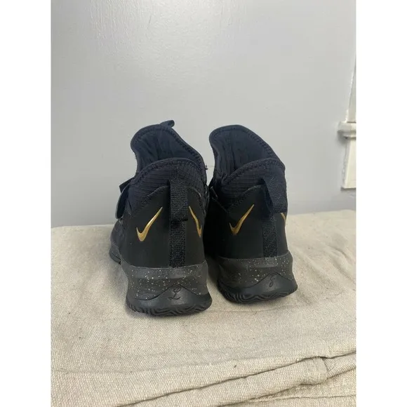 Nike Lebron James Soldier XIII Black Basketball Shoes Youth Boys 8