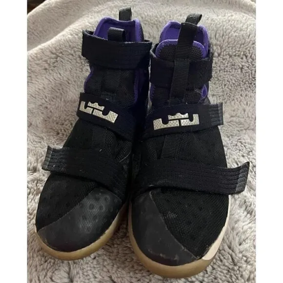 Nike Lebron Soldier Tens Youth Boy’s Size 6.5 Basketball Velcro Shoes, Black
