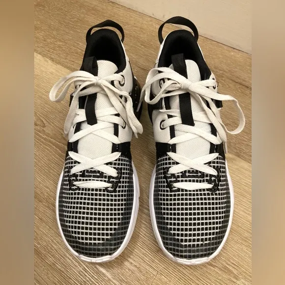 Nike LeBron Witness 7 Black White Kid's Grade School Basketball Shoes Size 6.5 Y
