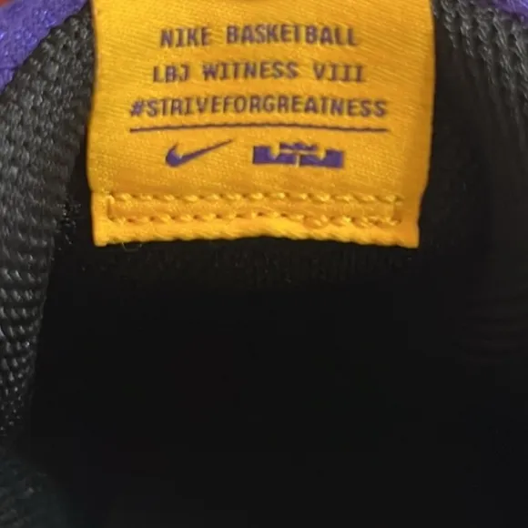 Nike LeBron Witness 8 Basketball Shoes    Sz. 6.0    Black/Gold/Purple