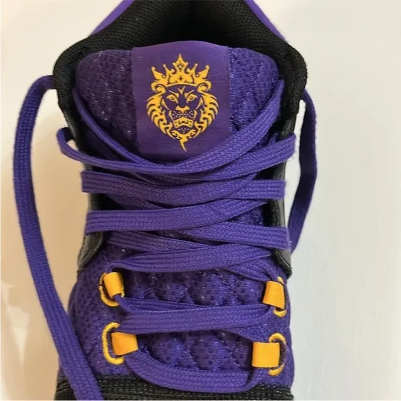 Nike LeBron Witness 8 Basketball Shoes    Sz. 6.0    Black/Gold/Purple