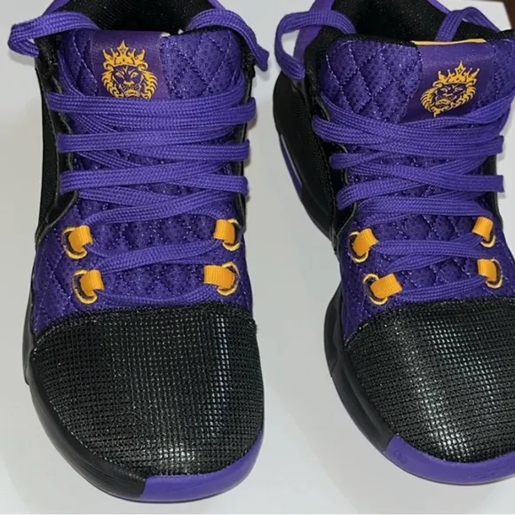 Nike LeBron Witness 8 Basketball Shoes    Sz. 6.0    Black/Gold/Purple