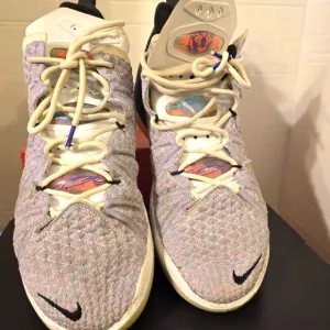 NIKE LEBRON XV111 18 MEN'S GRAFFITI  BASKETBALL SHOES PURPLE/BLACK  SIZE 12