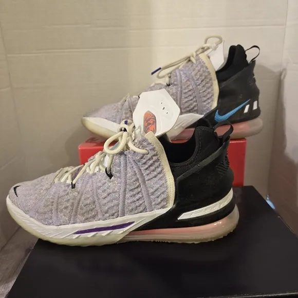 NIKE LEBRON XV111 18 MEN'S GRAFFITI  BASKETBALL SHOES PURPLE/BLACK  SIZE 12