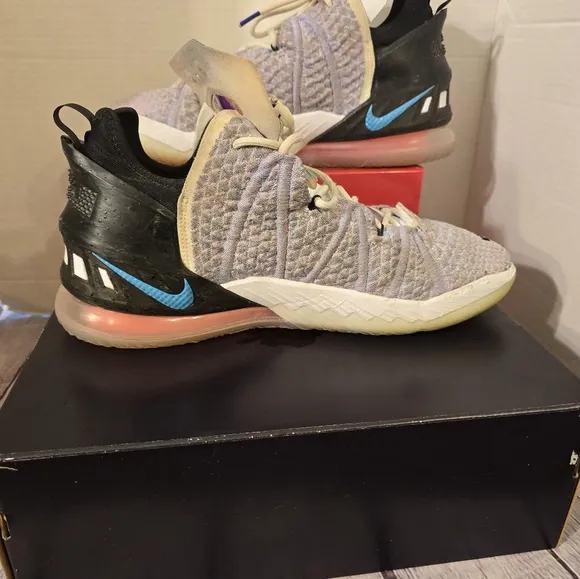 NIKE LEBRON XV111 18 MEN'S GRAFFITI  BASKETBALL SHOES PURPLE/BLACK  SIZE 12
