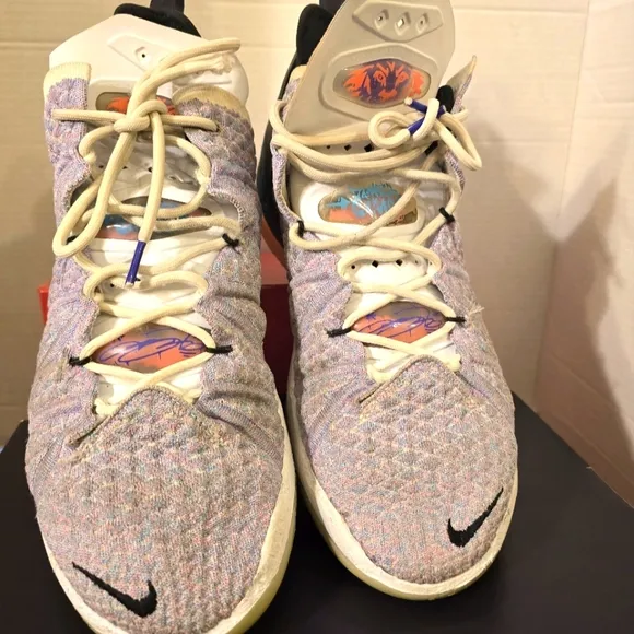 NIKE LEBRON XV111 18 MEN'S GRAFFITI  BASKETBALL SHOES PURPLE/BLACK  SIZE 12