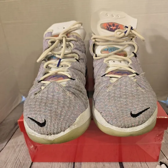 NIKE LEBRON XV111 18 MEN'S GRAFFITI  BASKETBALL SHOES PURPLE/BLACK  SIZE 12