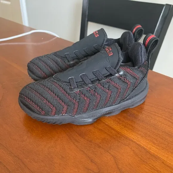 Nike LeBron XVI (TD) Toddler Shoes Black/Red