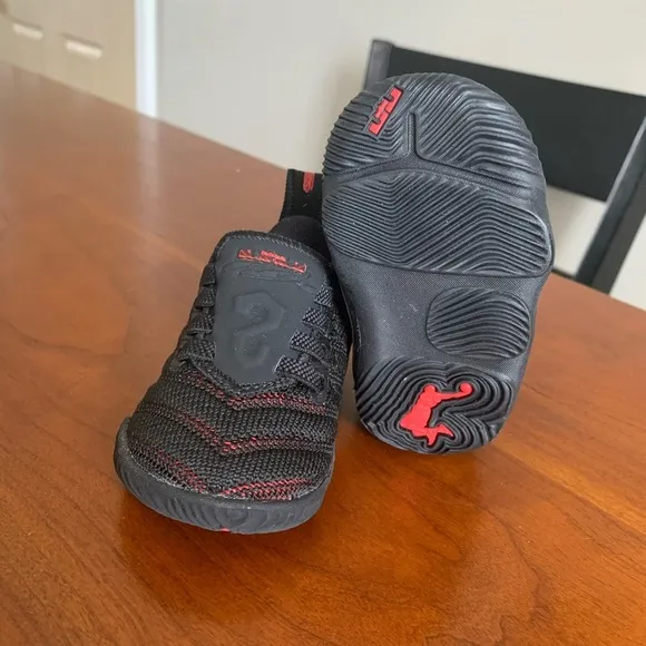 Nike LeBron XVI (TD) Toddler Shoes Black/Red