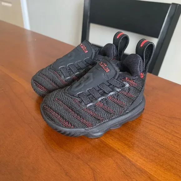 Nike LeBron XVI (TD) Toddler Shoes Black/Red