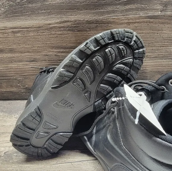 Nike Manoa LTR Boots  Shoes BQ5372-001 Black Big Kids Size 4Y EUC