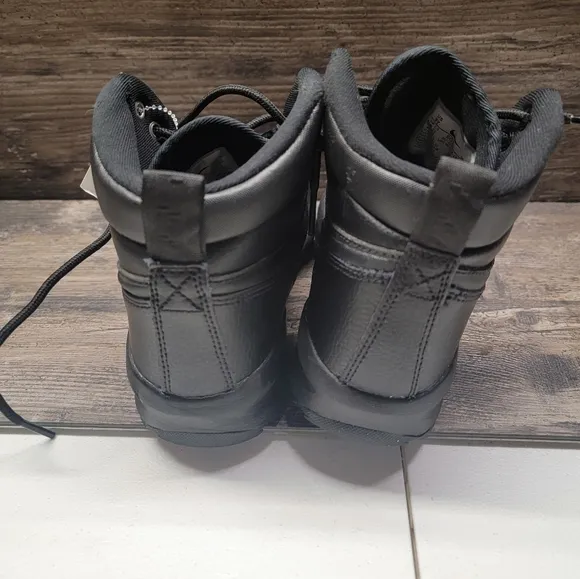 Nike Manoa LTR Boots  Shoes BQ5372-001 Black Big Kids Size 4Y EUC