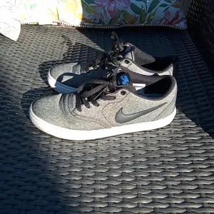 Nike SB check