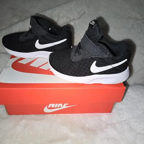 Nike Tanjun (TDV) in box