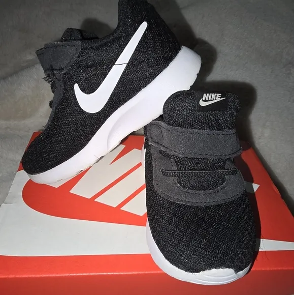 Nike Tanjun (TDV) in box