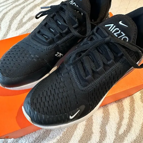 Nike Women's Air Max 270 Shoes Black and white
