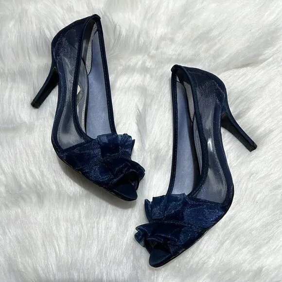 Nina raizel Navy Blue Sheer Ruffled pumps Size 6M.  B78