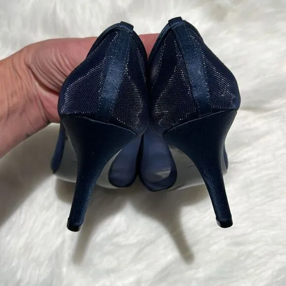 Nina raizel Navy Blue Sheer Ruffled pumps Size 6M.  B78