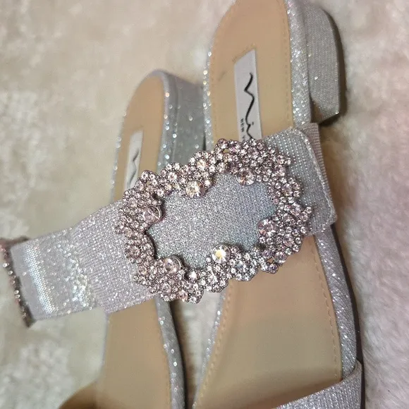 Nina Shavone True Silver Crystal Luna Shine Sandals 7M NWT