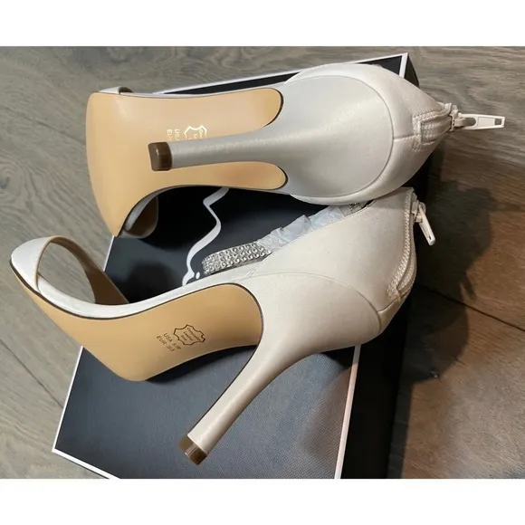 Nina Volanda Dress Sandals - New in Box!