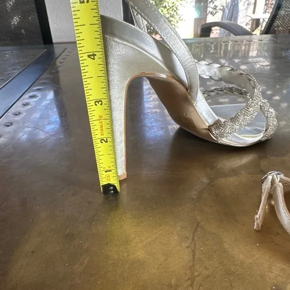 Nine West Womens Heeled Sandals Talip Crystal Straps Stiletto Wedding Cream 4.5