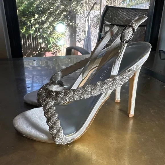 Nine West Womens Heeled Sandals Talip Crystal Straps Stiletto Wedding Cream 4.5