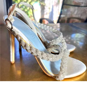 Nine West Womens Heeled Sandals Talip Crystal Straps Stiletto Wedding Cream 4.5