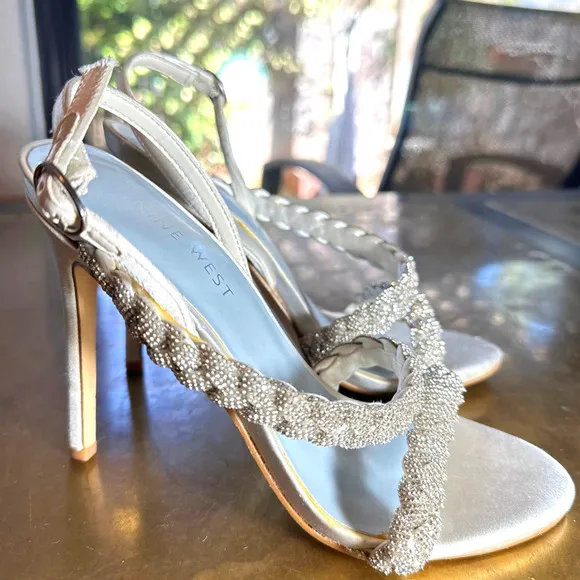 Nine West Womens Heeled Sandals Talip Crystal Straps Stiletto Wedding Cream 4.5