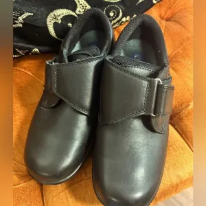 NOBL Ladies Size 7 Black Shoes