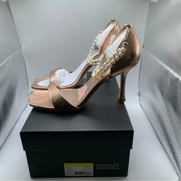 NWB Badgley Mischka Loretta Women's Sandals Color:Champagne heels size 8.5 pearl