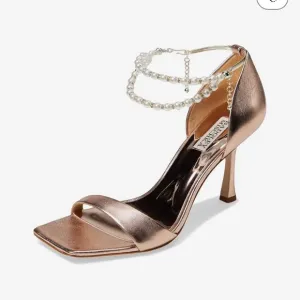 NWB Badgley Mischka Loretta Women's Sandals Color:Champagne heels size 8.5 pearl
