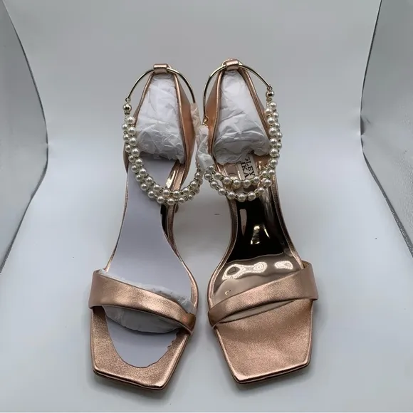 NWB Badgley Mischka Loretta Women's Sandals Color:Champagne heels size 8.5 pearl