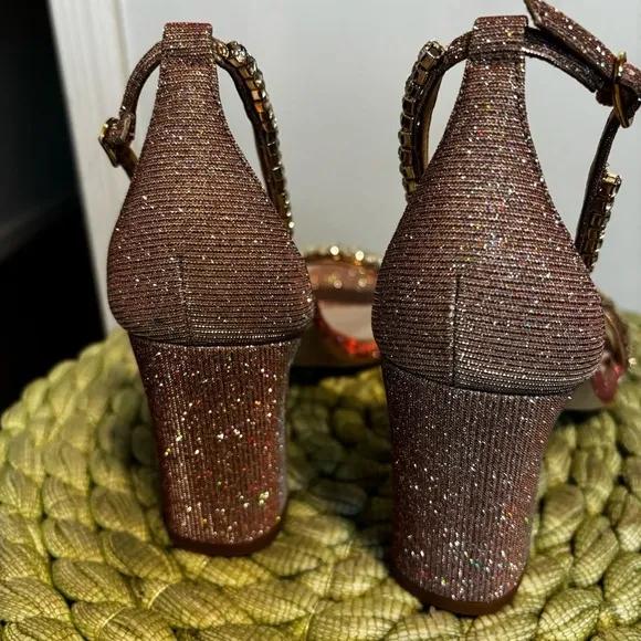 NWOB Badgley Mischka Harriet Open Square Toe Rhinestone Rose Gold Block Heel
