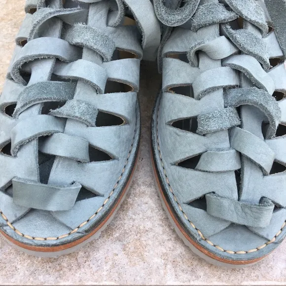 NWOB Frye Holly nubuck gladiator flats shoes 7.5