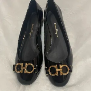 NWOB Salvatore Ferragamo Sz 5.5 Black Patent Leather Flats w/ Gold Hardware